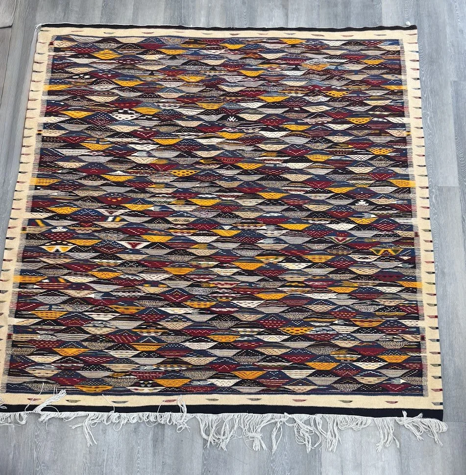 Hand woven Moroccan Flat Weave Rug 6'11" x 7'3"