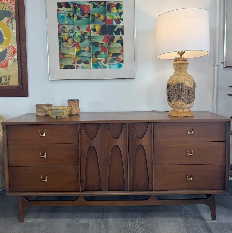Mid Century Broyhill Brasilia 9 Drawer Chest 

66 x 19 x 31.25h