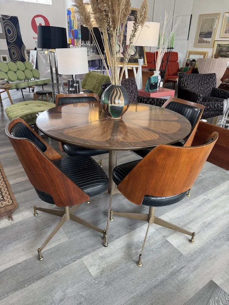 Vintage 1960s Brody "Orange Slice" Dining Table w Matching Set of 4 Bent Plywood Swiveling Dining Chairs 
Table Measures 41.25" round by 29.5"h