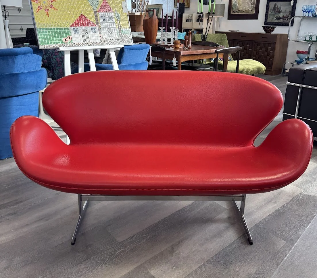 Repro Jacobsen  Style Swan Loveseat