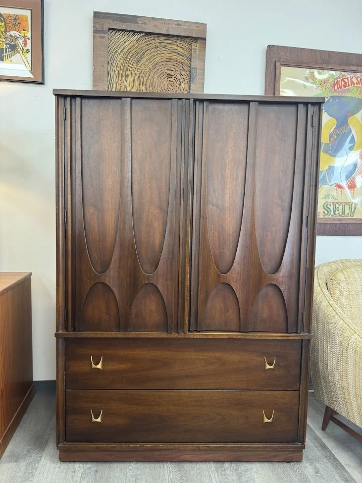 Broyhill Brasilia Gentleman's Chest Armoire 40"w x 19"d x 58"
