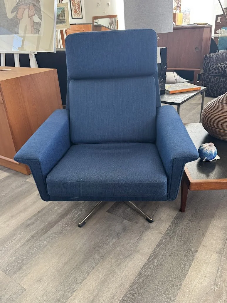 Vintage 1960s Blue Swivel Danish Chair by Georg Thams - Original Upholstery