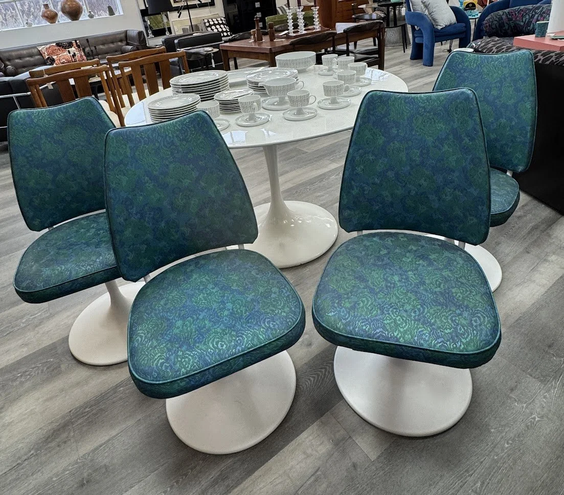 Set of 4 Vintage 1960s Brody Tulip Based Chairs w Funky Original Vinyl Upholstery