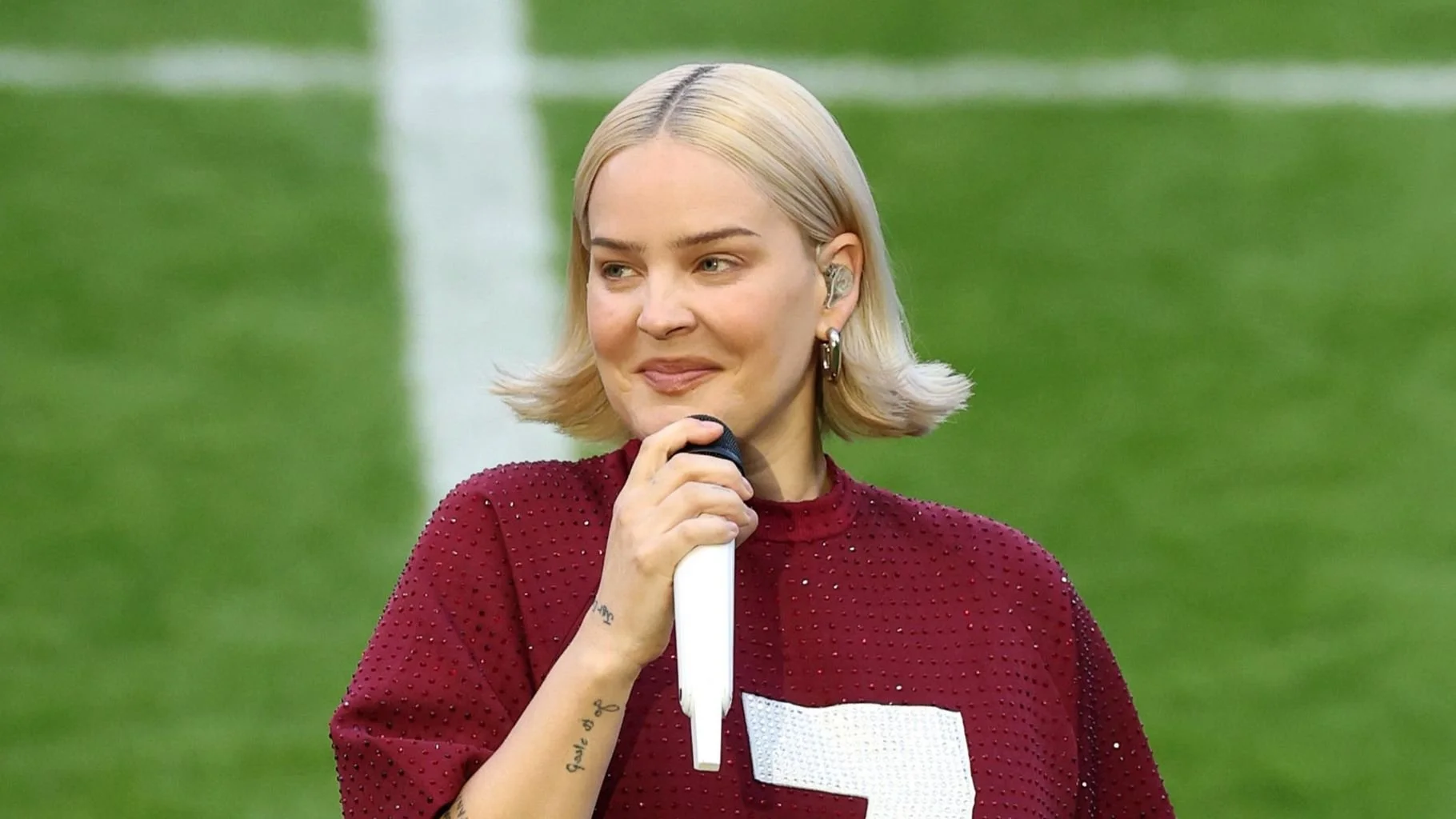 Anne-Marie to guest on Hits Radio this Wednesday