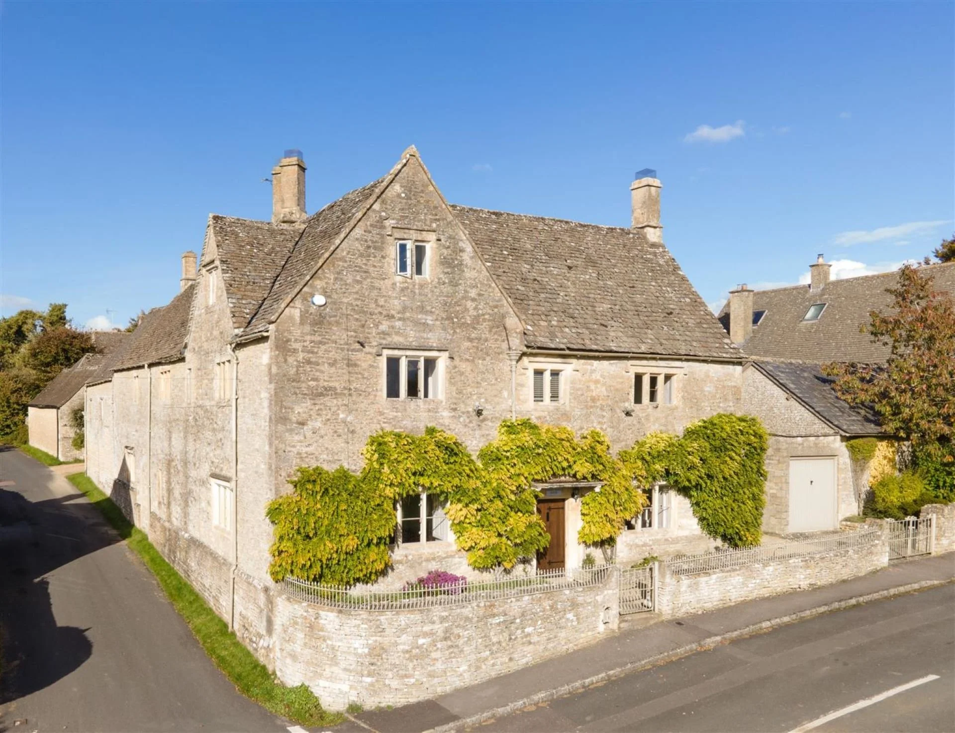 Bridgerton Returns: Experience the Elegance of Regency England in the Cotswolds