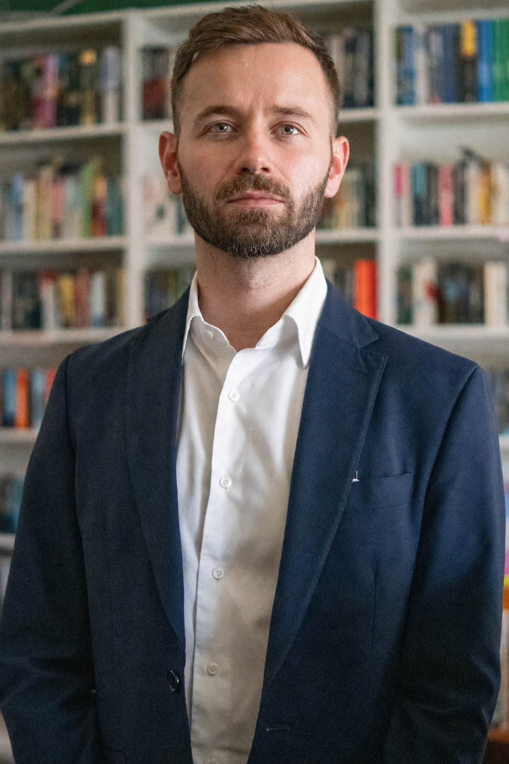 Timothy Lunn, experienced private English tutor with QTS and 12 years of teaching experience