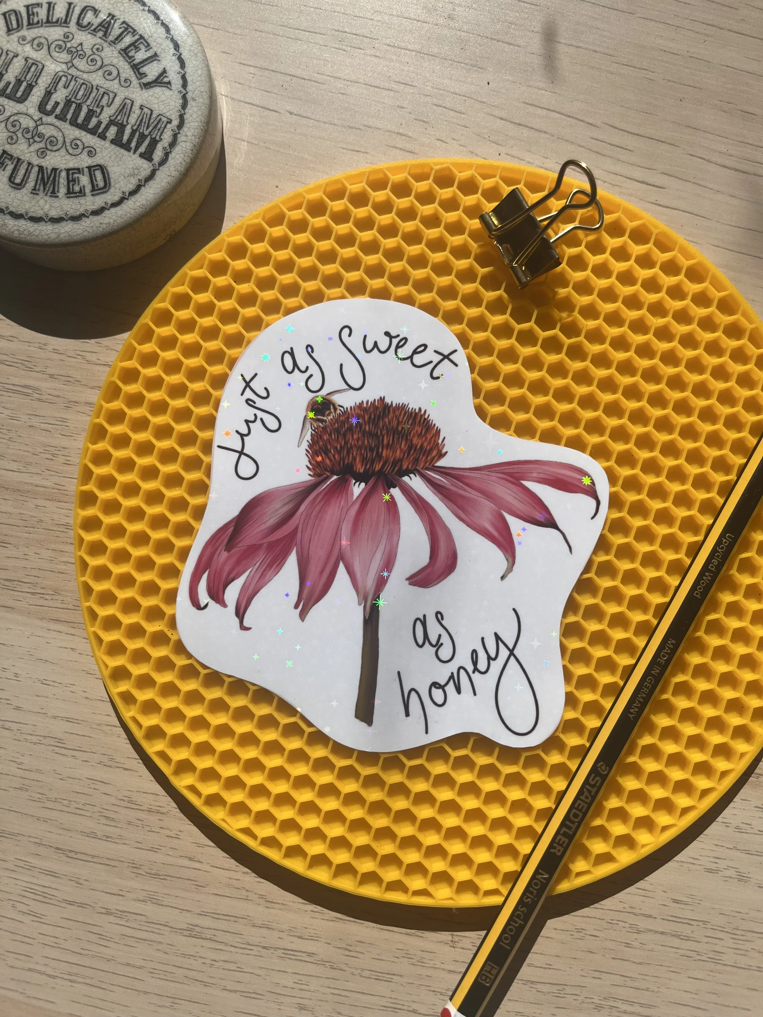 Holographic daisy vinyl sticker with bumblebee