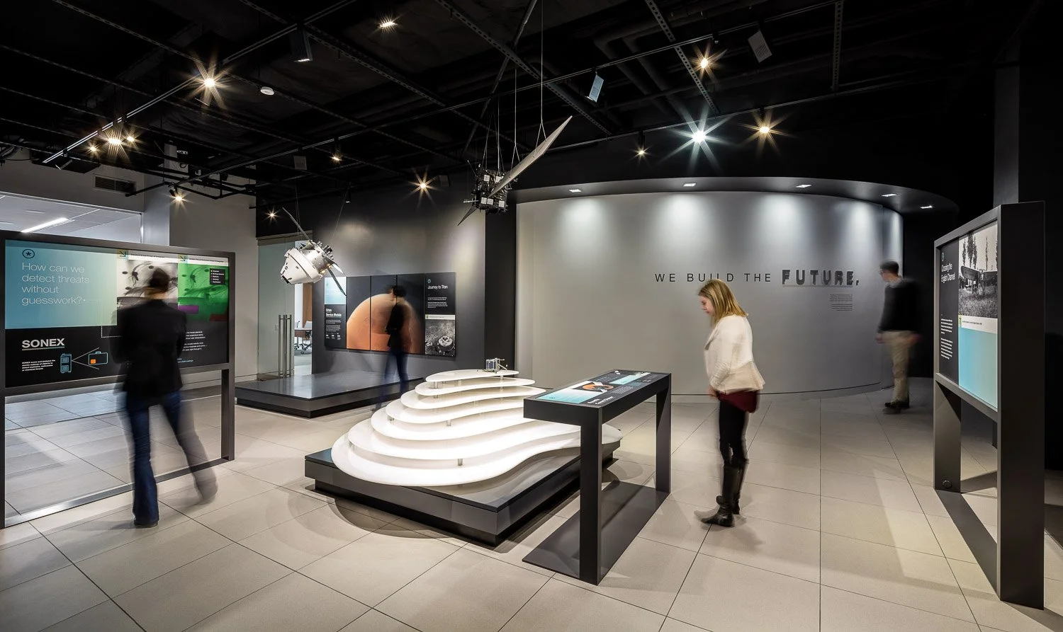 This flexible gallery space celebrates the tireless pursuit of Airbus Group. A mix of both analog and digital installations provides a museum-like environment that can change over time.