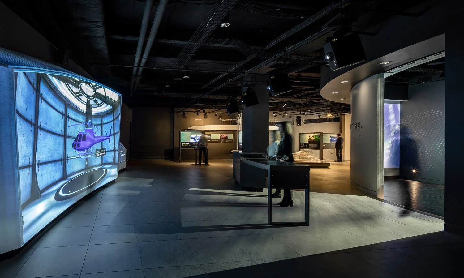 Entering the innovation gallery through a moving wall in the briefing space.