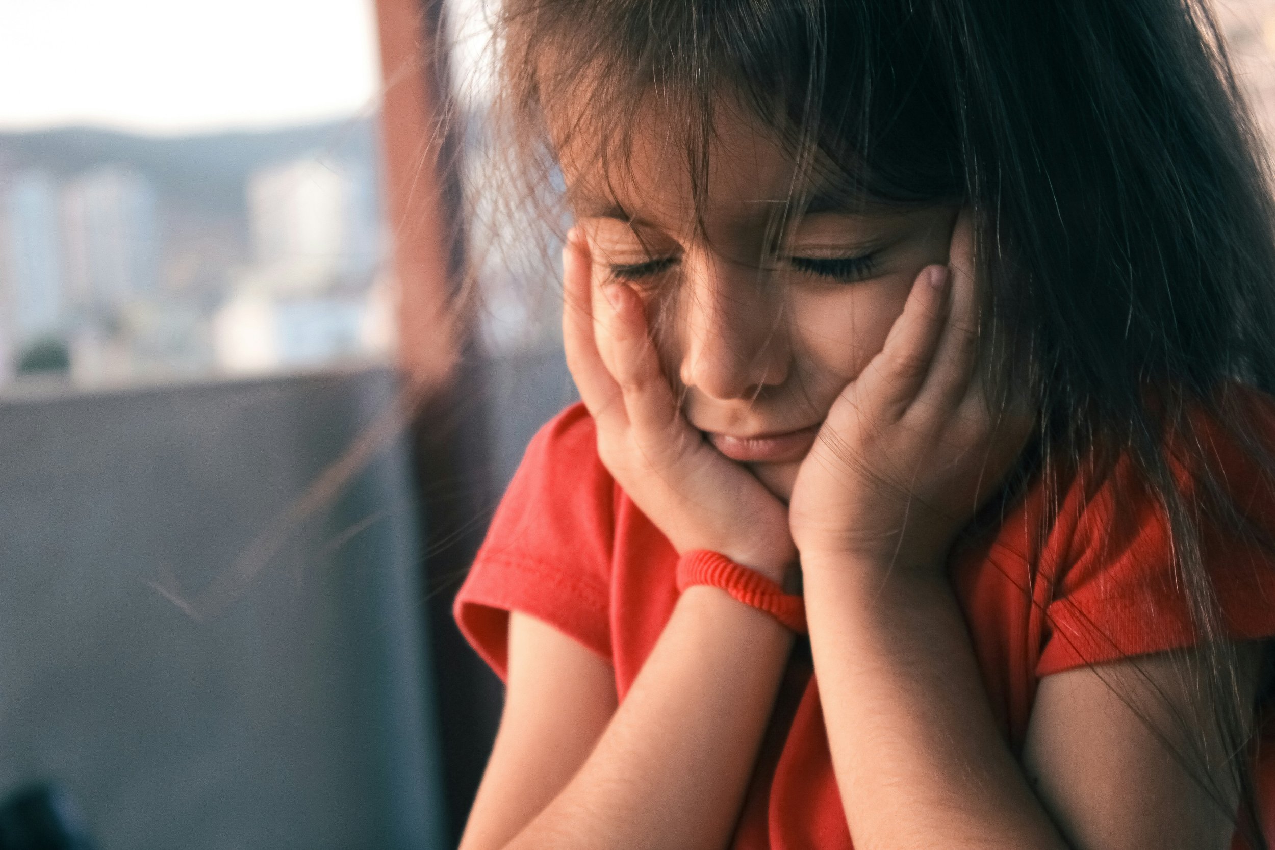 Signs of Separation Anxiety in Children and Teens (And How to Help)