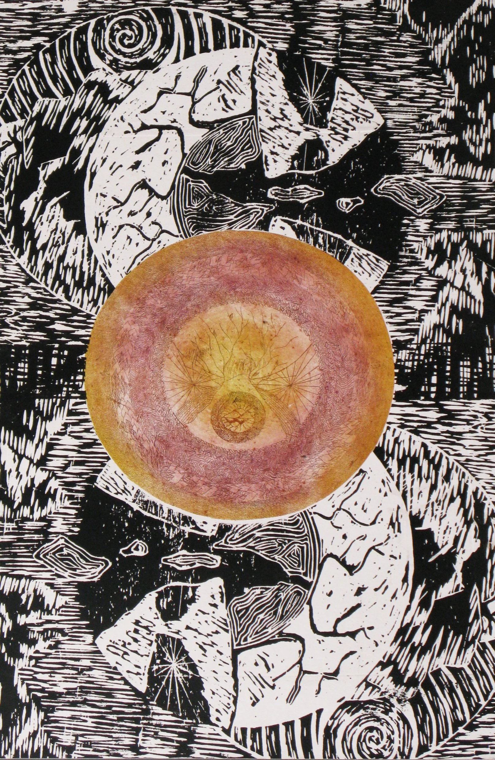 Imagen con fondo en blanco y negro de siluetas y líneas abstractas, con un círculo con tonos rosados y amarillos en el centro.