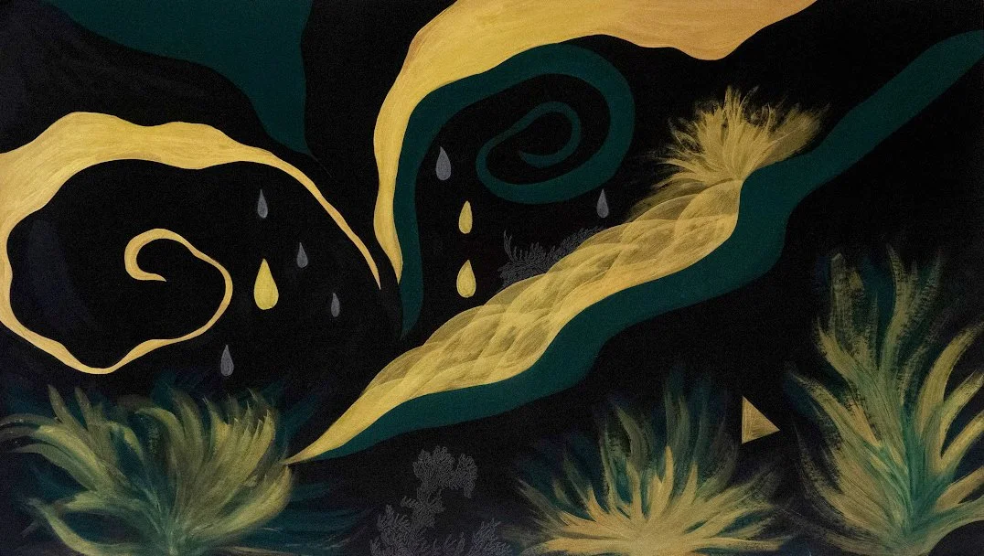 Pintura abstracta con formas onduladas y gotas que parecen lágrimas, en tonos oscuros con detalles en amarillo y verde.