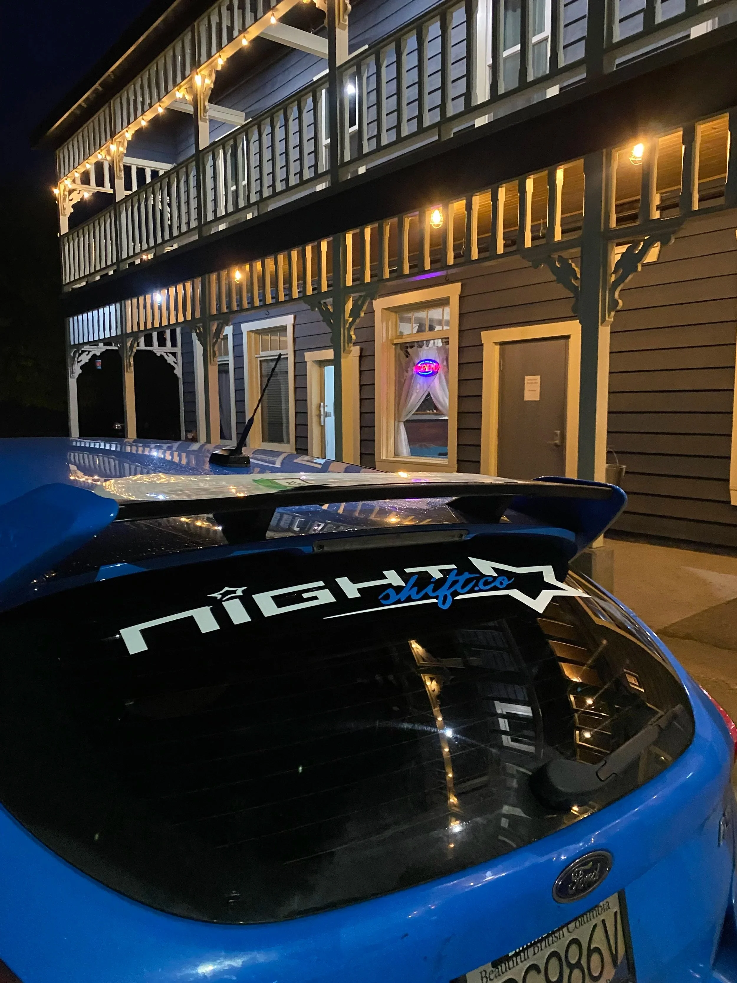 damon repping the v1 banner