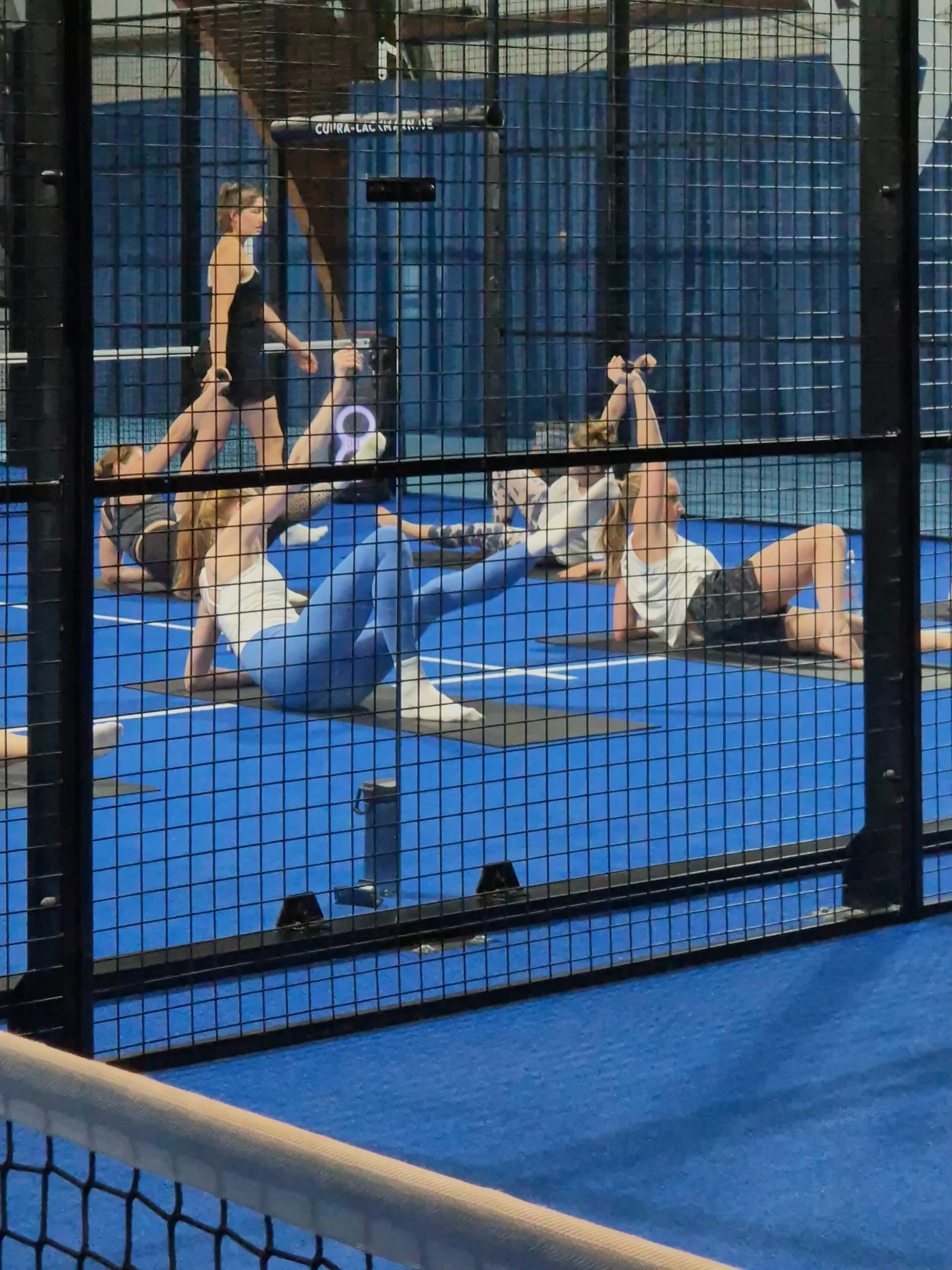 Ein paar Einblicke in unser erstes Pilates x Padel Event. 💙

Gemeinsam mit dem Team von @padelvalley.wuppertal haben wir erst auf der Matte geschwitzt, anschlie&szlig;end den Schl&auml;ger in die Hand genommen, die Basics gelernt, anschlie&szlig;end