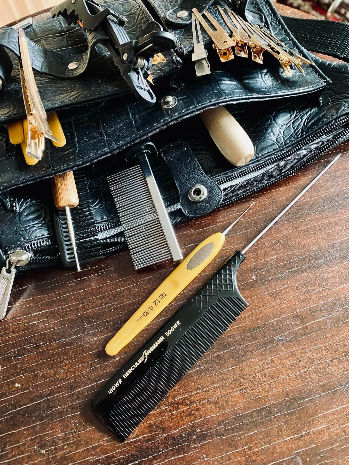 Alles was es braucht um Dreadlocks zu machen 🥰

Hast du Interesse dir selbst Dreadlocks zu machen oder bist du dir noch unsicher? 
Gerne kannst du bei mir einen kostenlosen Beratungstermin ausmachen und alle deine Fragen kl&auml;ren. 
Beratungstermi