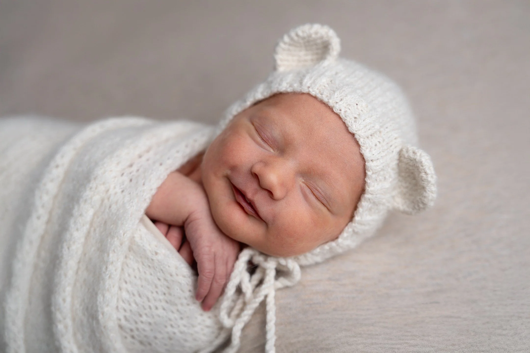 Čekate bebu u 2026.? 👶✨ Javite mi se za najslađe fotke!
Zna&scaron; buduću mamu? Po&scaron;alji joj ovu objavu! ✨

Btw. ova beba je obožavala pokazivati svoje lijepe prstiće tijekom fotkanja... 🤍

Rezervacije za newborn fotografiranje su otvorene! 