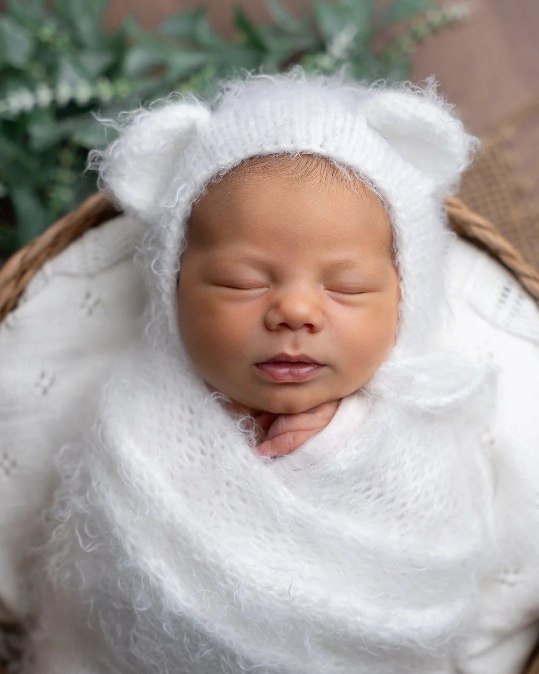 🤍 Roditelji najče&scaron;će biraju bijele i bež nijanse &mdash; klasične, čiste i nježne.

Nedavno sam u svoju kolekciju rekvizita dodala novitet:
✨ novi pleteni setovi (wrap i kapica) u nježno rozoj, plavoj i zelenoj boji. 

Po&scaron;to su novi, j