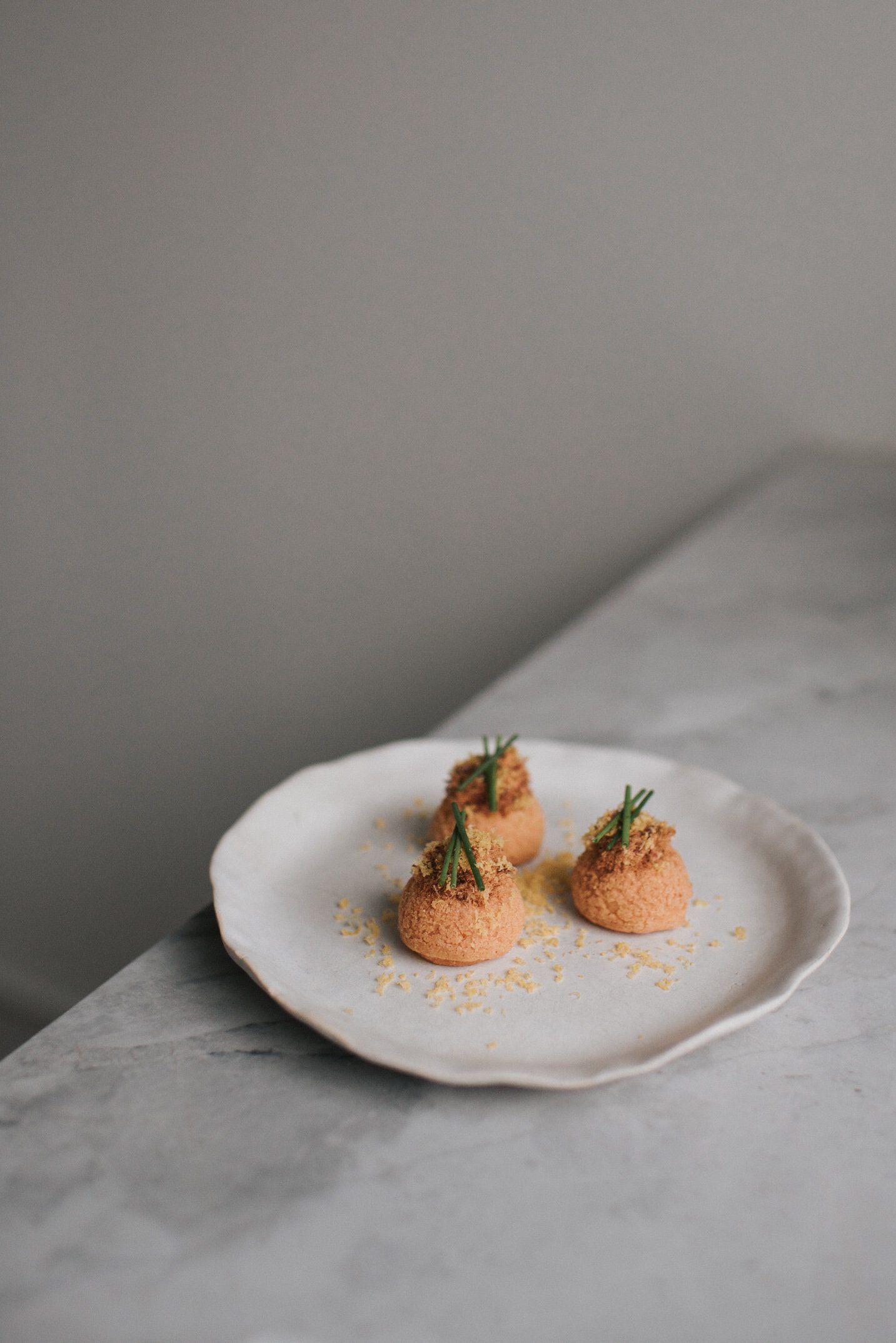 Bolo Bao
'22 Winter Mignardies

Pate a Choux
Chive Creme Diplomat 
Egg Yolk Jam
Country Pork Floss
Shaved Cured Egg Yolk