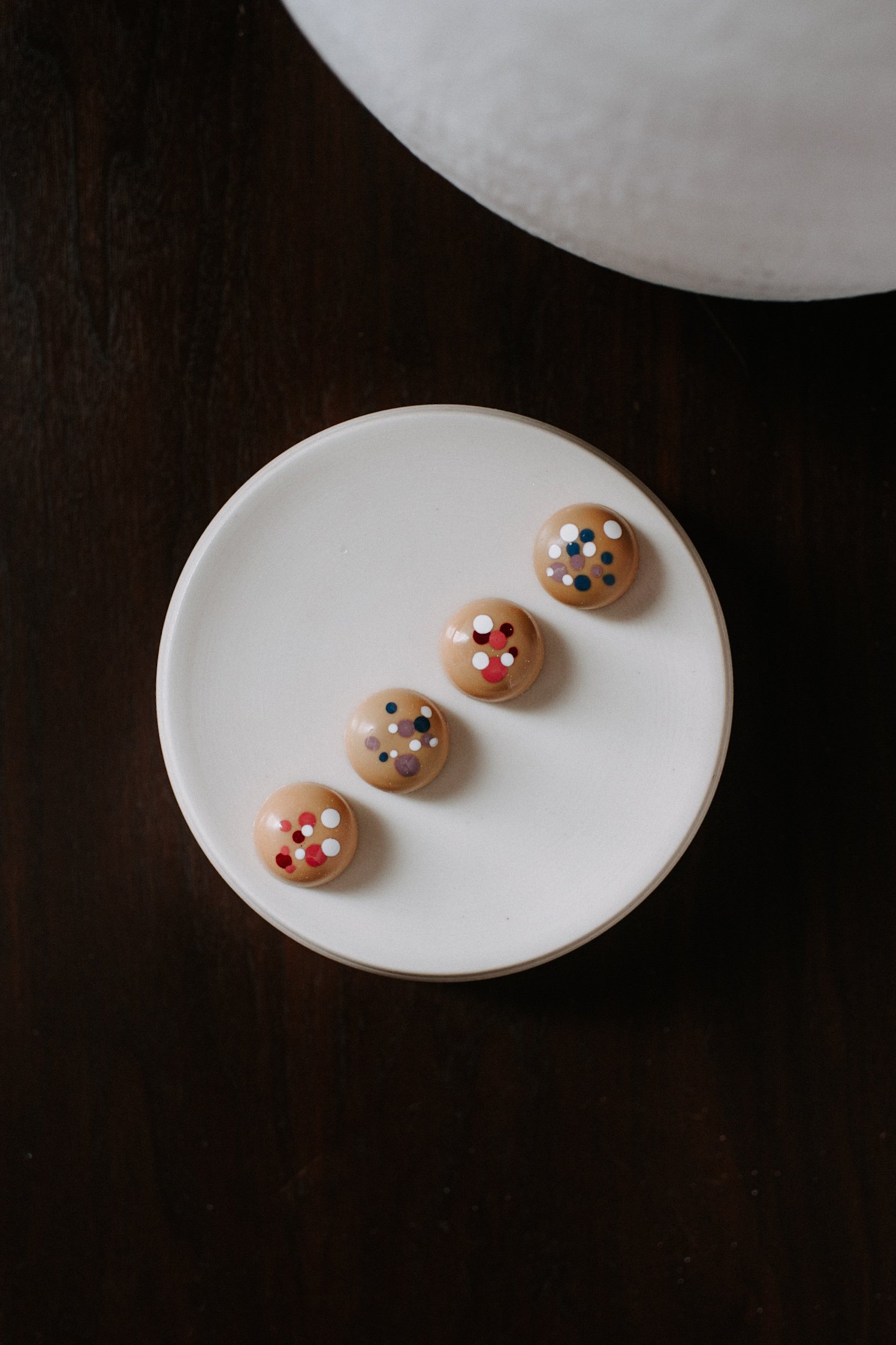 Foie Bonbon
'22 Spring/Summer

Dulcey 35% Caramelize White Chocolate 
Toasted Yeast Ganache
Strawberry or Cassis Pate de Fruit
Strawberry or Blueberry Pink Peppercorn Gastrique