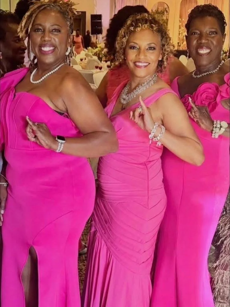 Look at my beautiful clients 😍😍 Don&rsquo;t they look amazing? 💚

These ladies kept me on my toes all day and they were a JOY to service! So many laughs and good vibes! 

Booking link in bio 💚