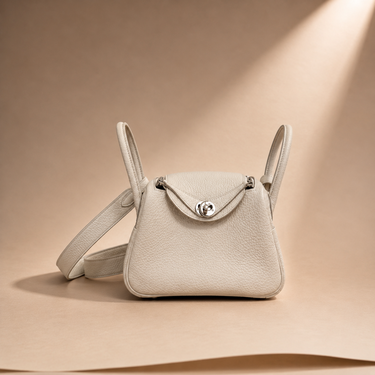 Hermès Mini Lindy 20 – Craie – Clemence – Palladium Hardware