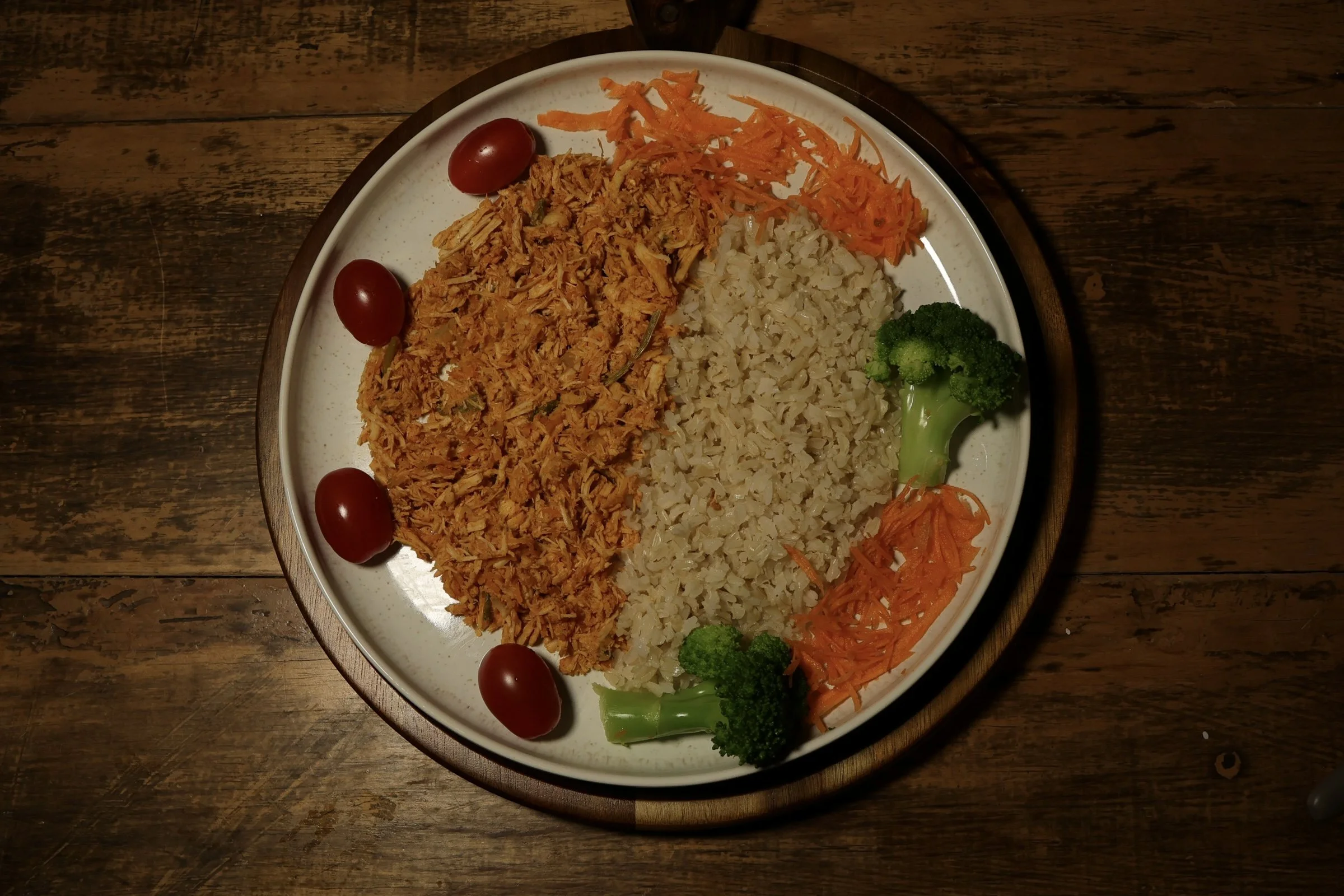 Filé de Frango Desfiado Com Arroz Integral e Legumes