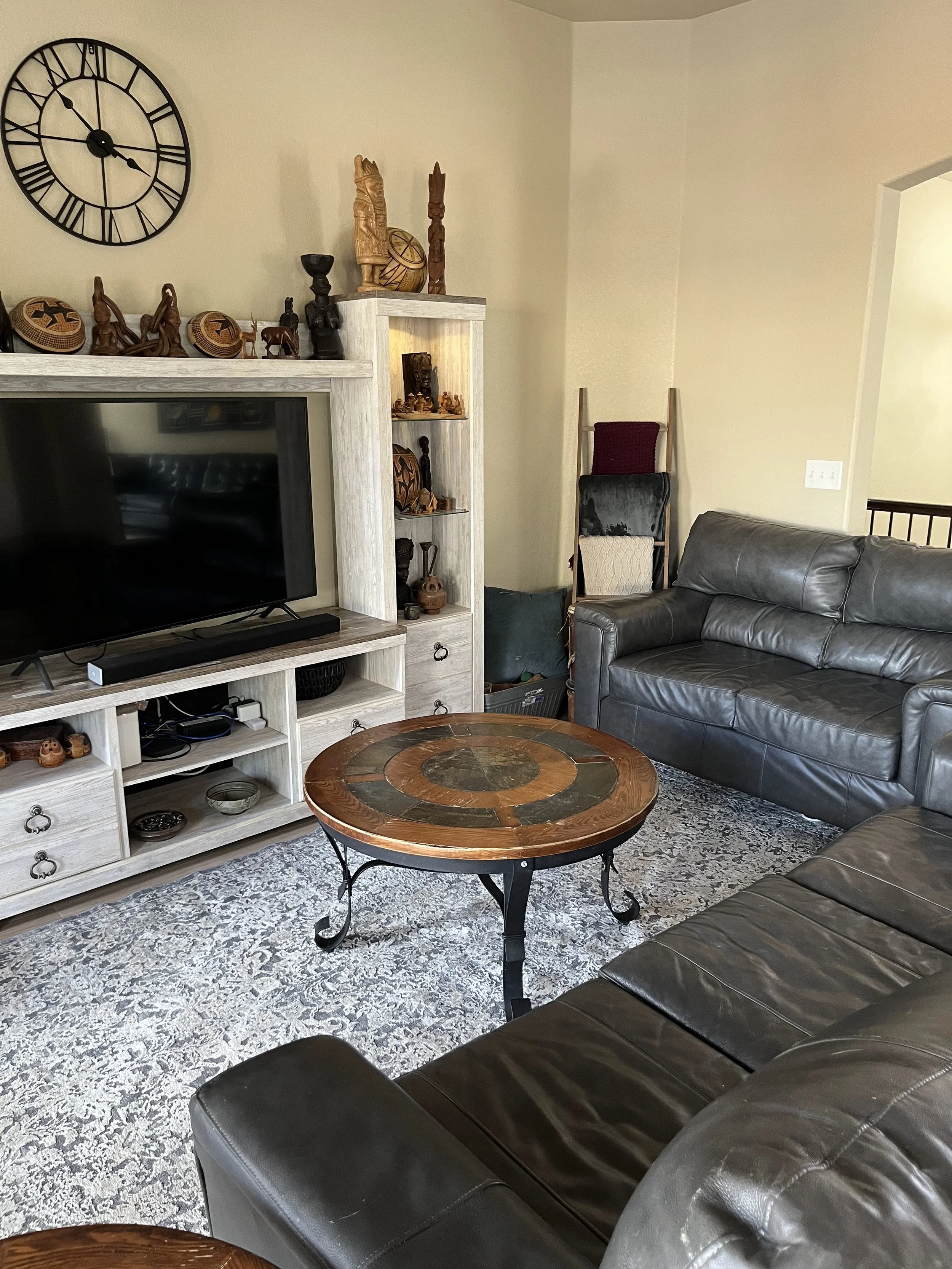 Living room roger.jpg