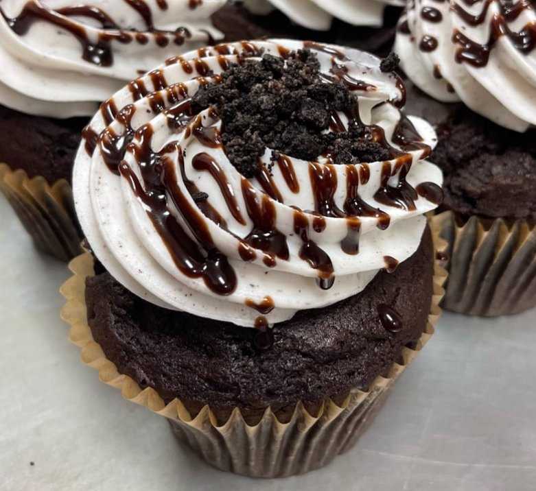 COOKIES N CREAM - devils food cake + oreo buttercream