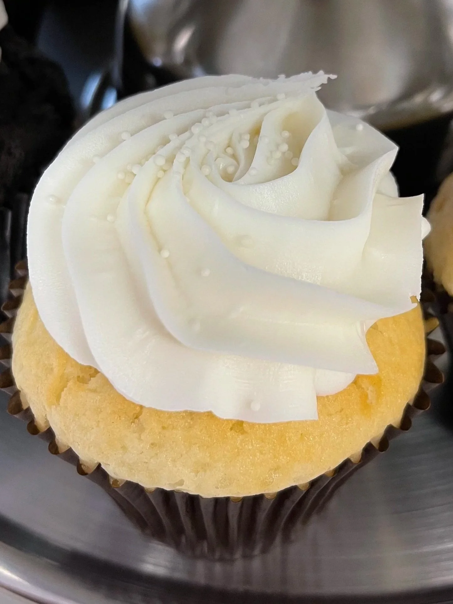 WEDDING CAKE - almond cake + almond buttercream