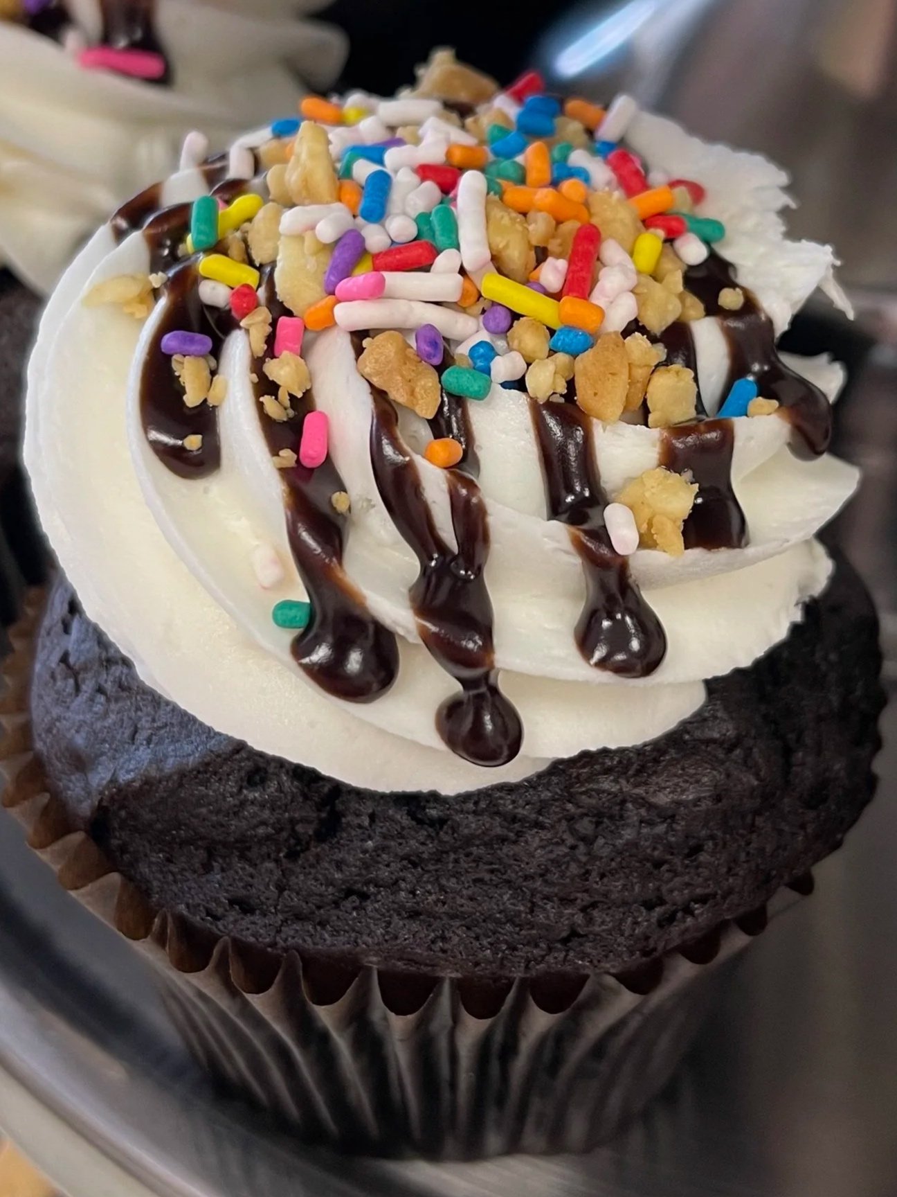 HOT FUDGE SUNDAE - devils food cake + fudge filling + vanilla buttercream