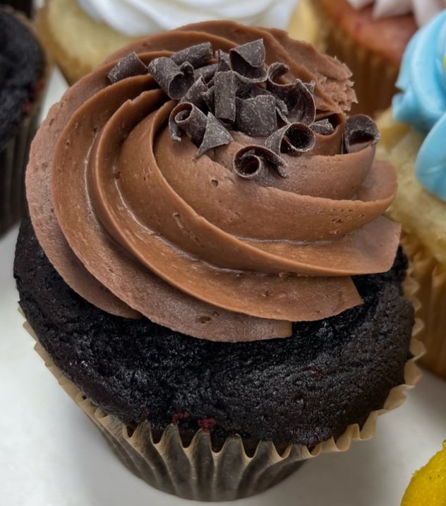 CHOCOHOLIC - devils food cake + chocolate buttercream