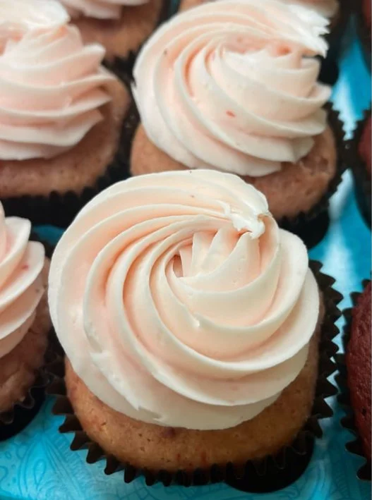 STRAWBERRY - strawberry cake + strawberry buttercream