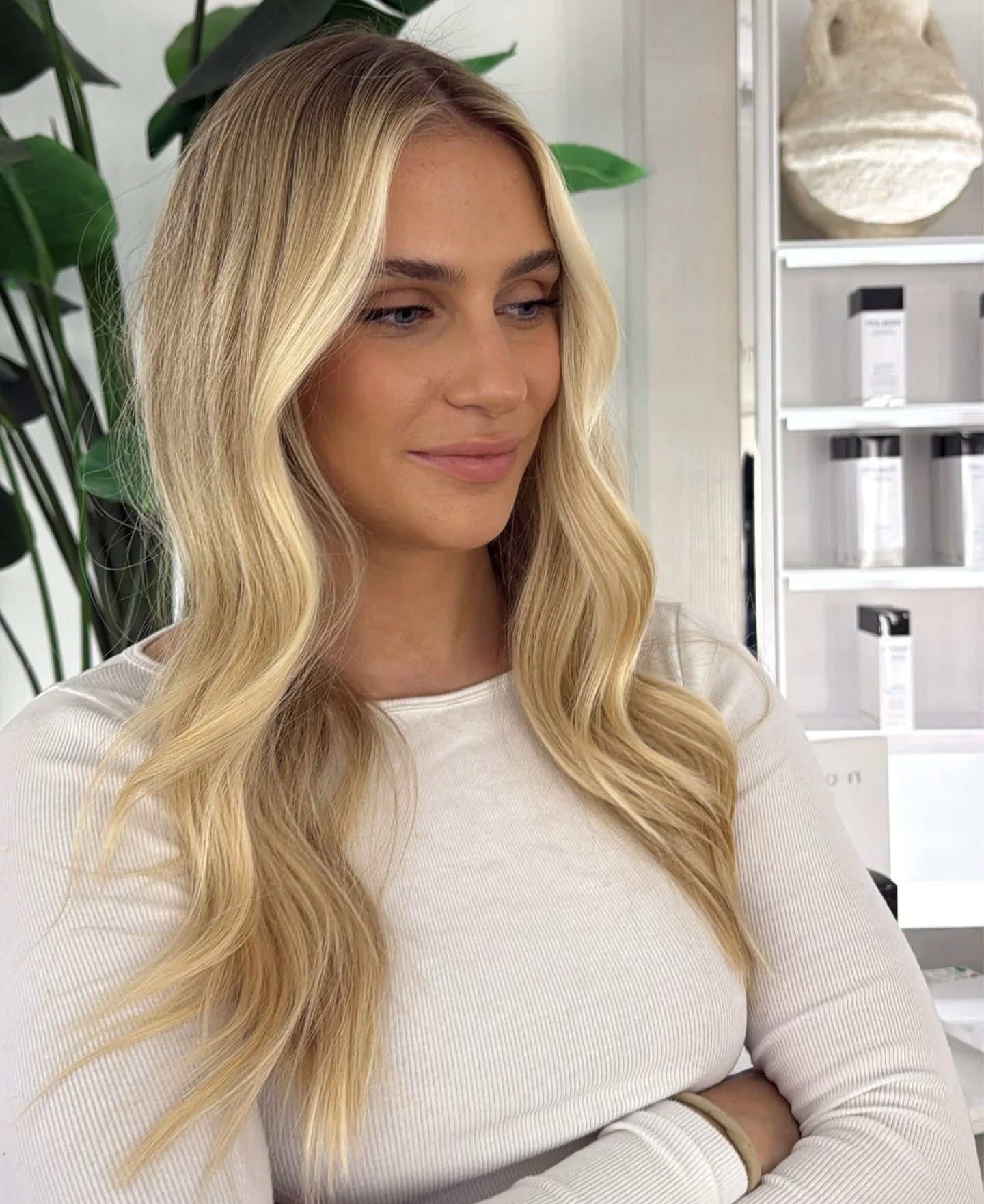 @ameliajanehair toning technique has @devinanderson5 blonde GLOWING ✨