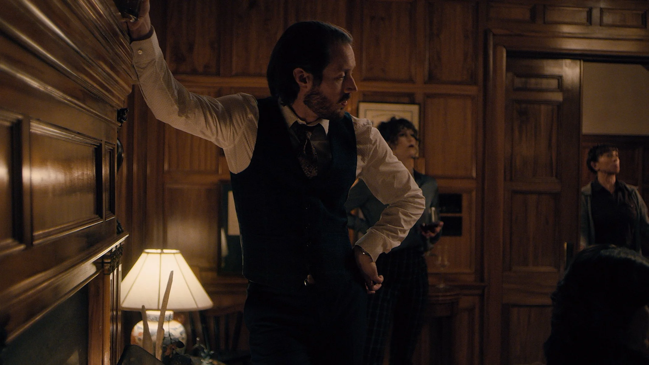 REEL V8 R3D.00_00_32_10.Still014.jpg