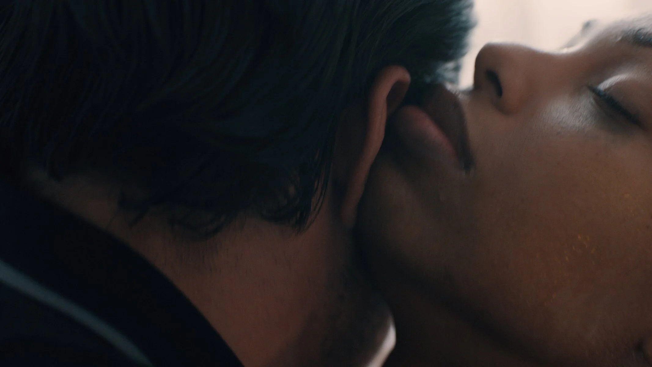 REEL V8 R3D.00_01_00_03.Still026.jpg