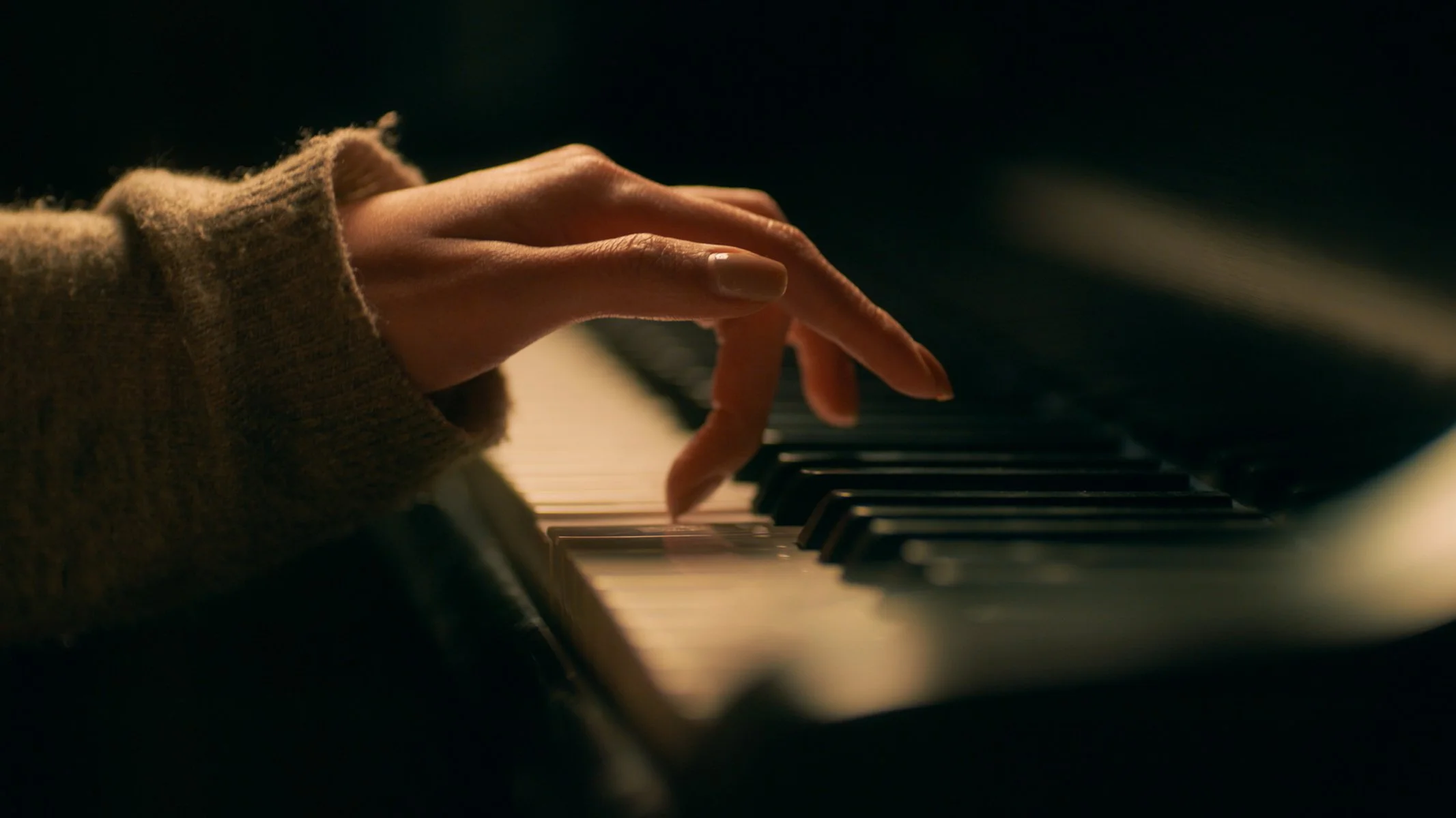 REEL V8 R3D.00_00_45_12.Still022.jpg