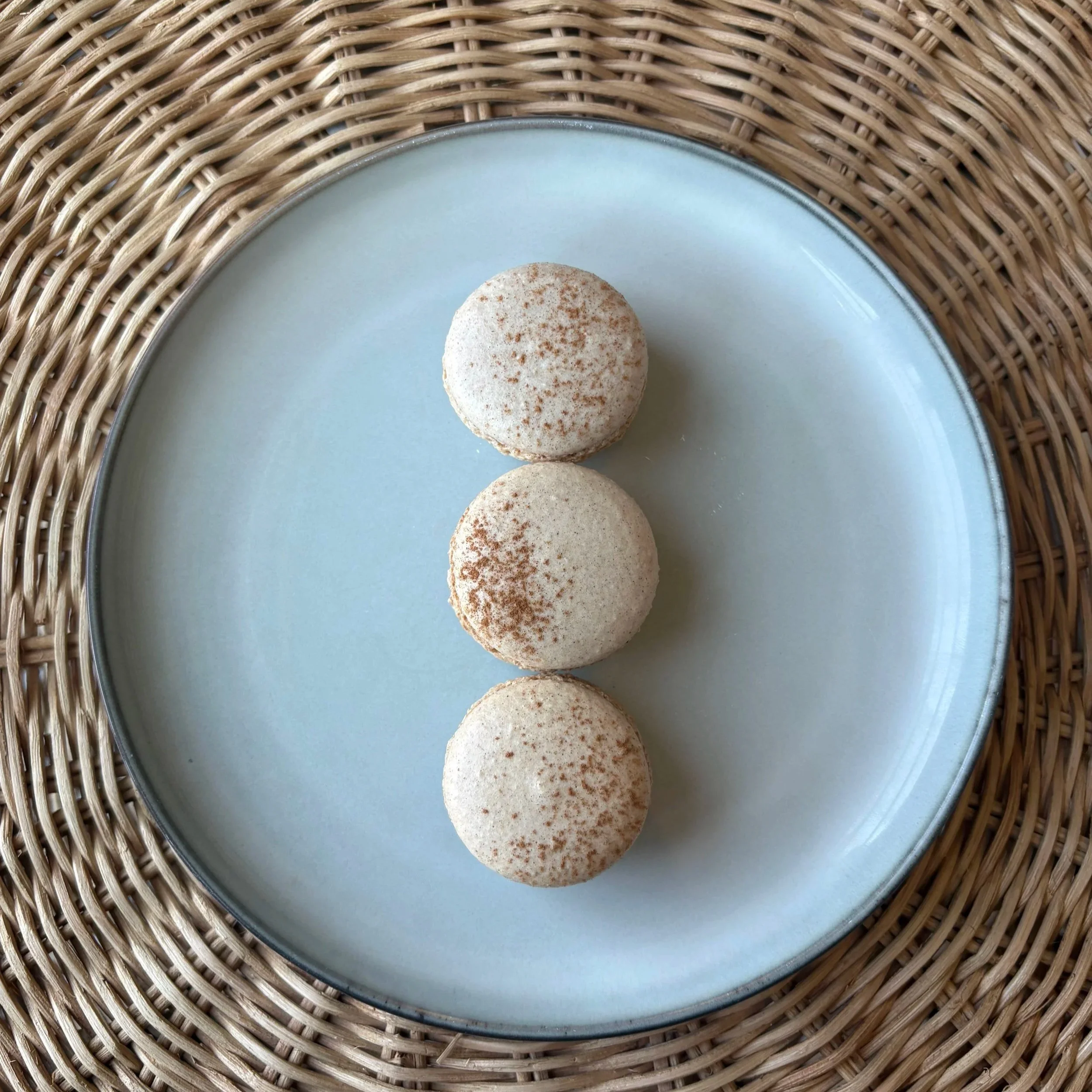 Cinnamon Roll Macarons