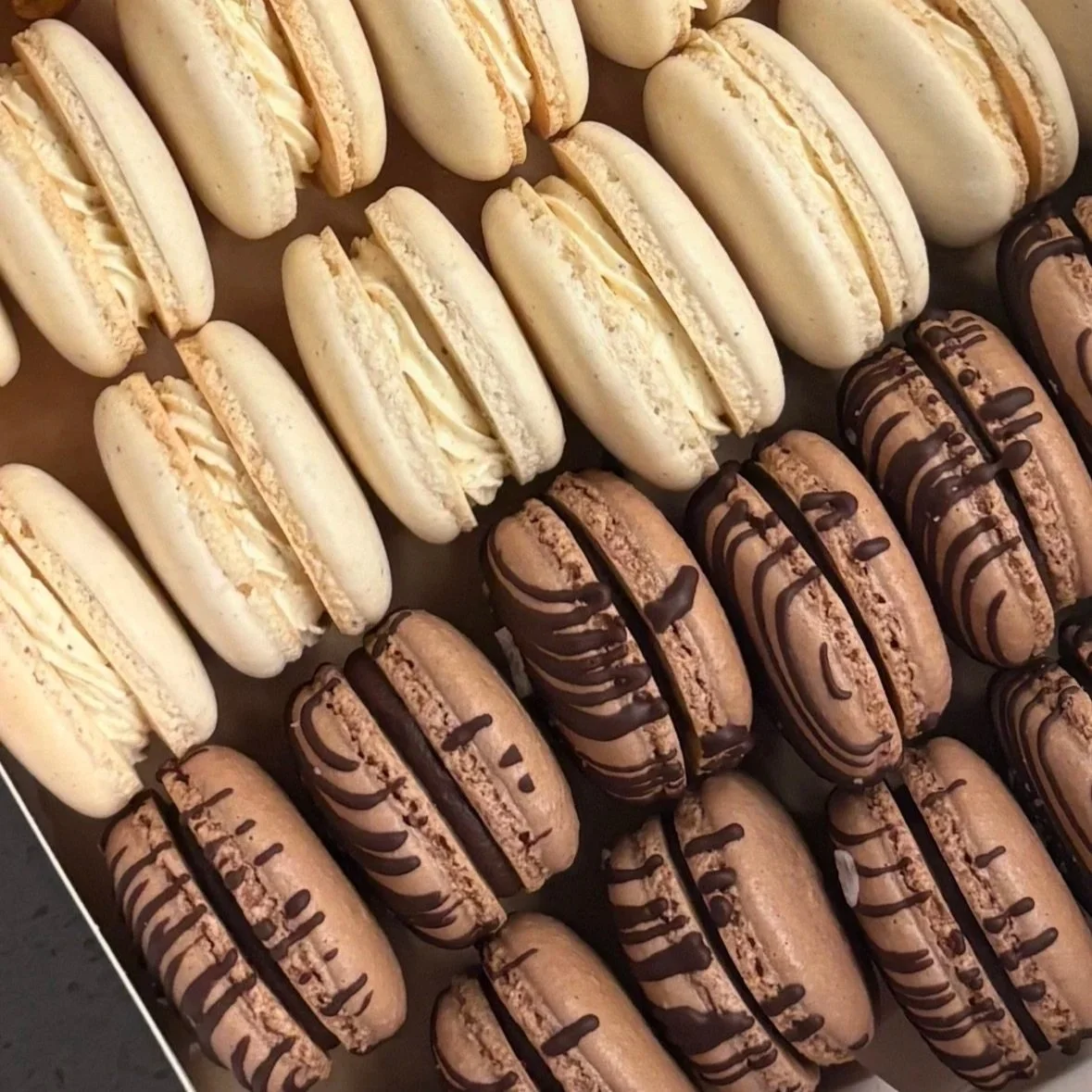 Small Mixed Macaron Box