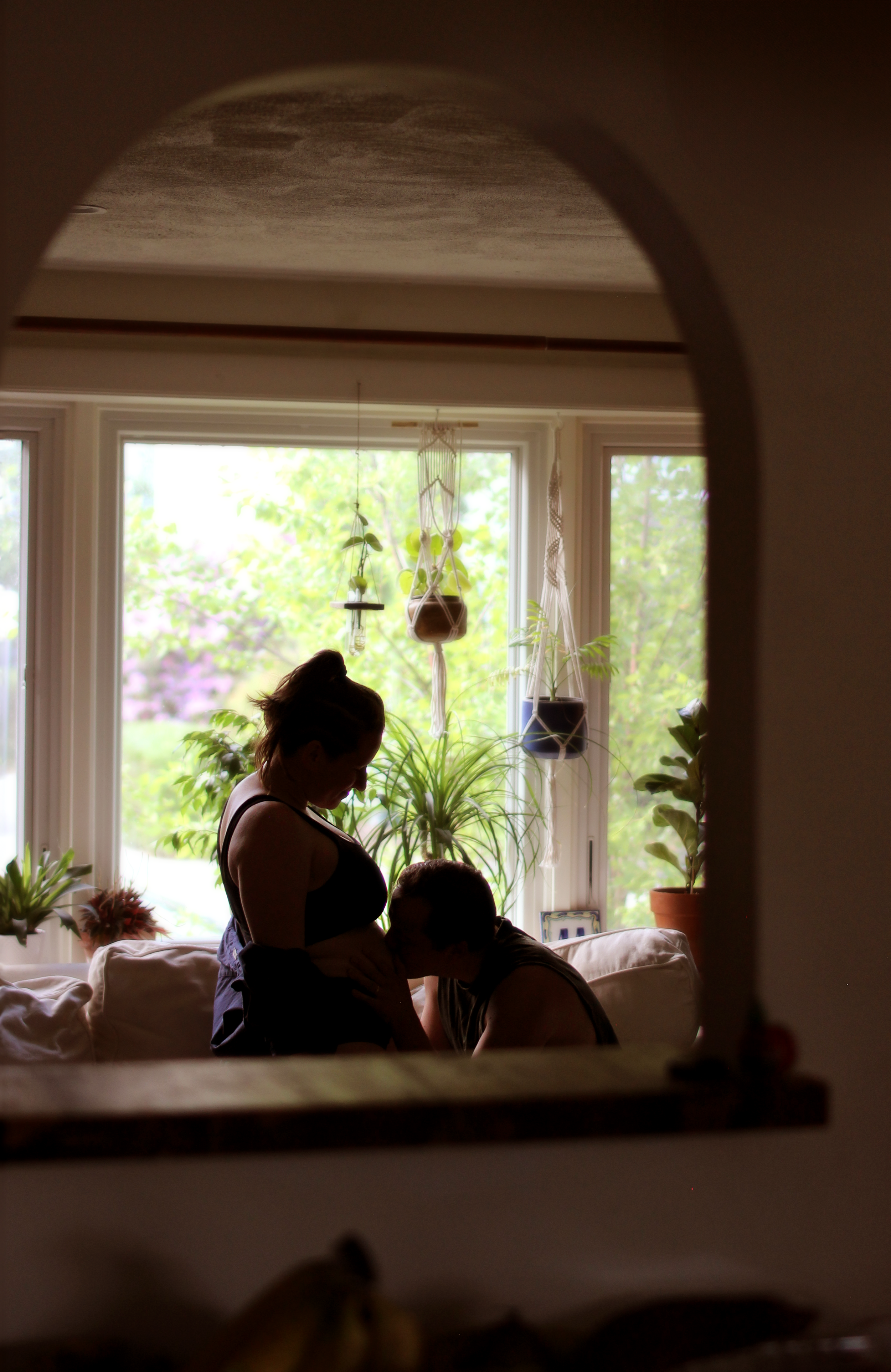 candid maternity photography