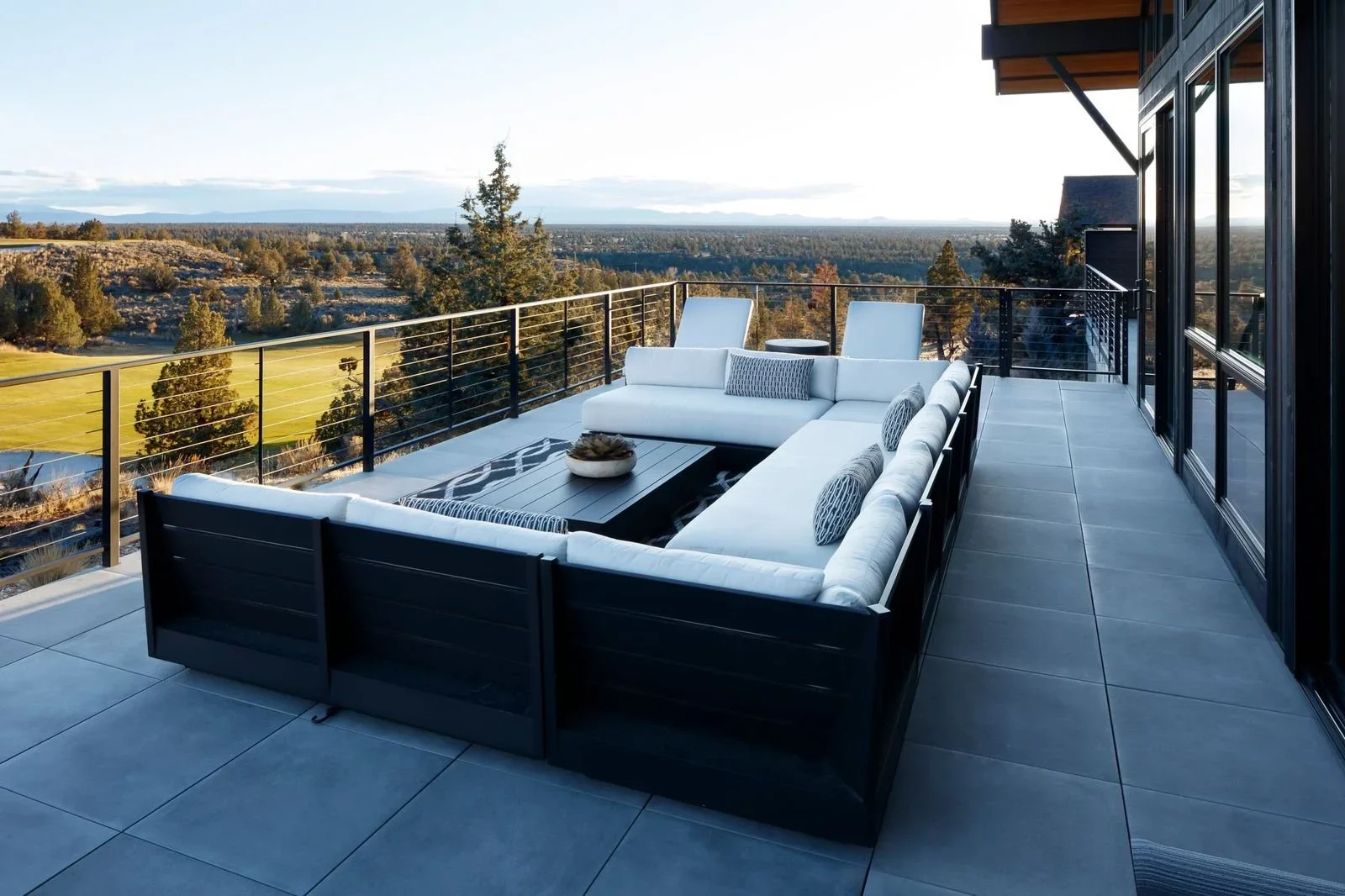LegumDesign_HoleInOne_Balcony.webp