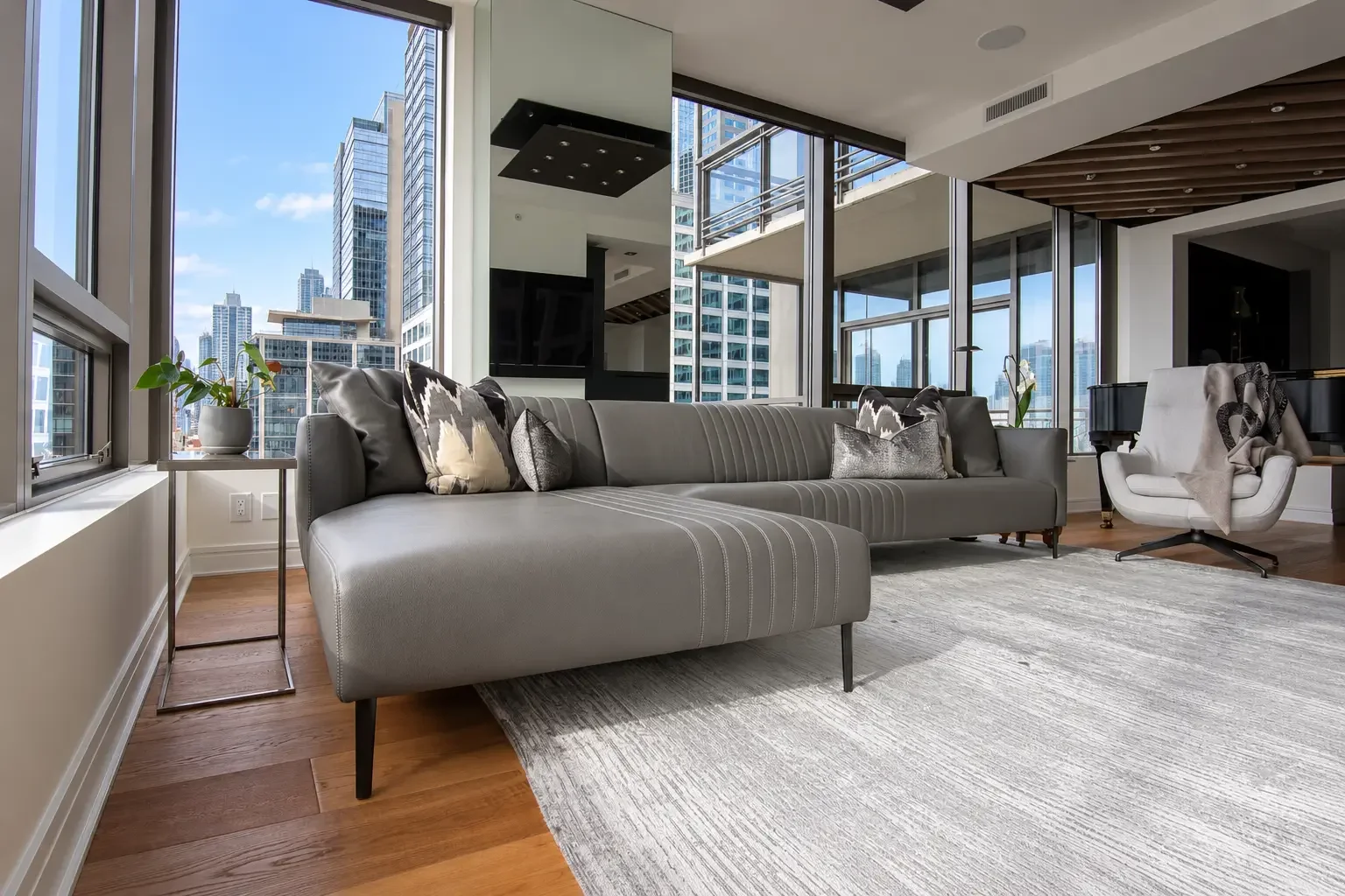 Bright Luxury Condo with City Skyline.webp