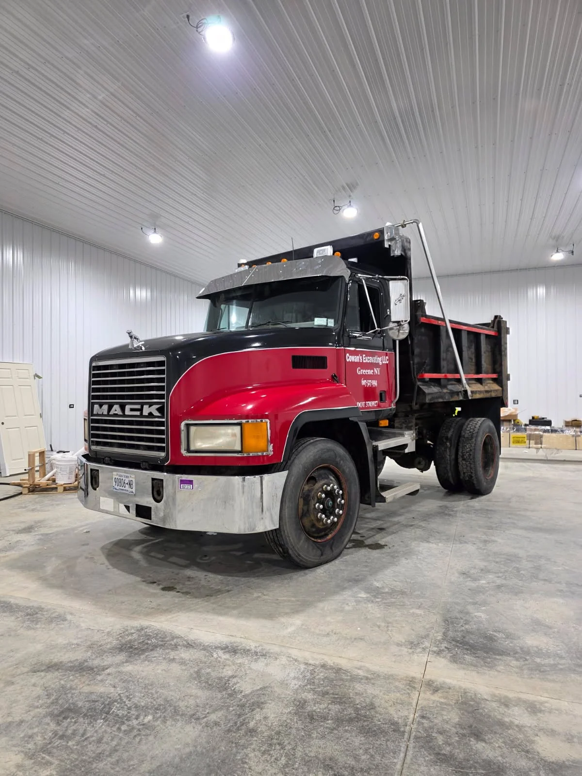 2000 Mack Dump Truck