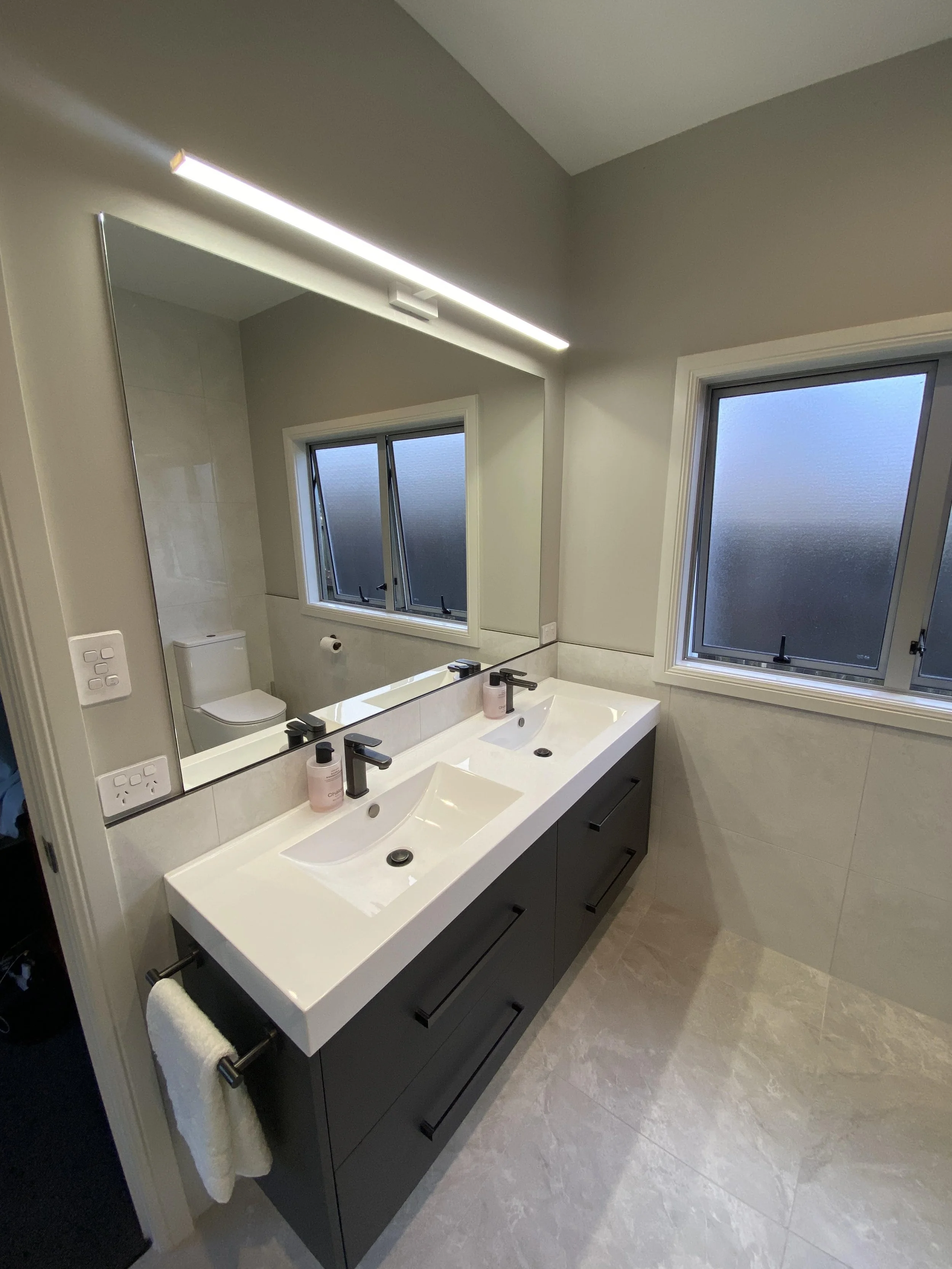 Bathroom 3.jpg