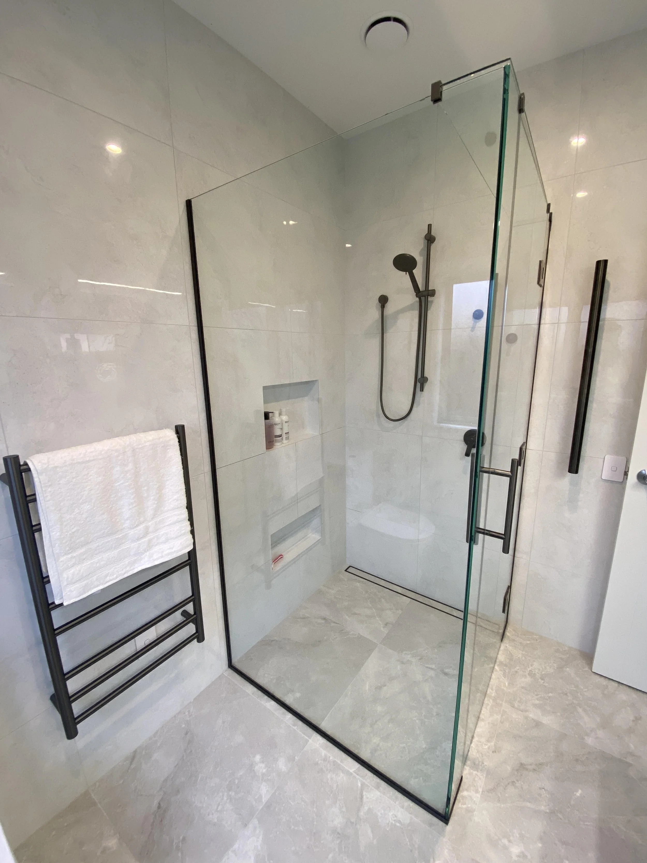 Bathroom 4.jpg