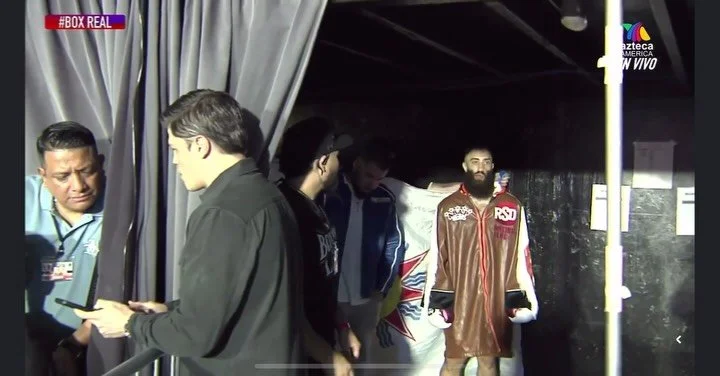 We live on the air!!!! Shouts out to my guy @rockmansomo another easy dub by TKO 😤🥊💯 Shouts out to @seaworldsandiego for having us and the homie @b_rell3 for having me pop out on his set 🙏🏽 We making moves dammit we lit!!!! 🥾🥾💯