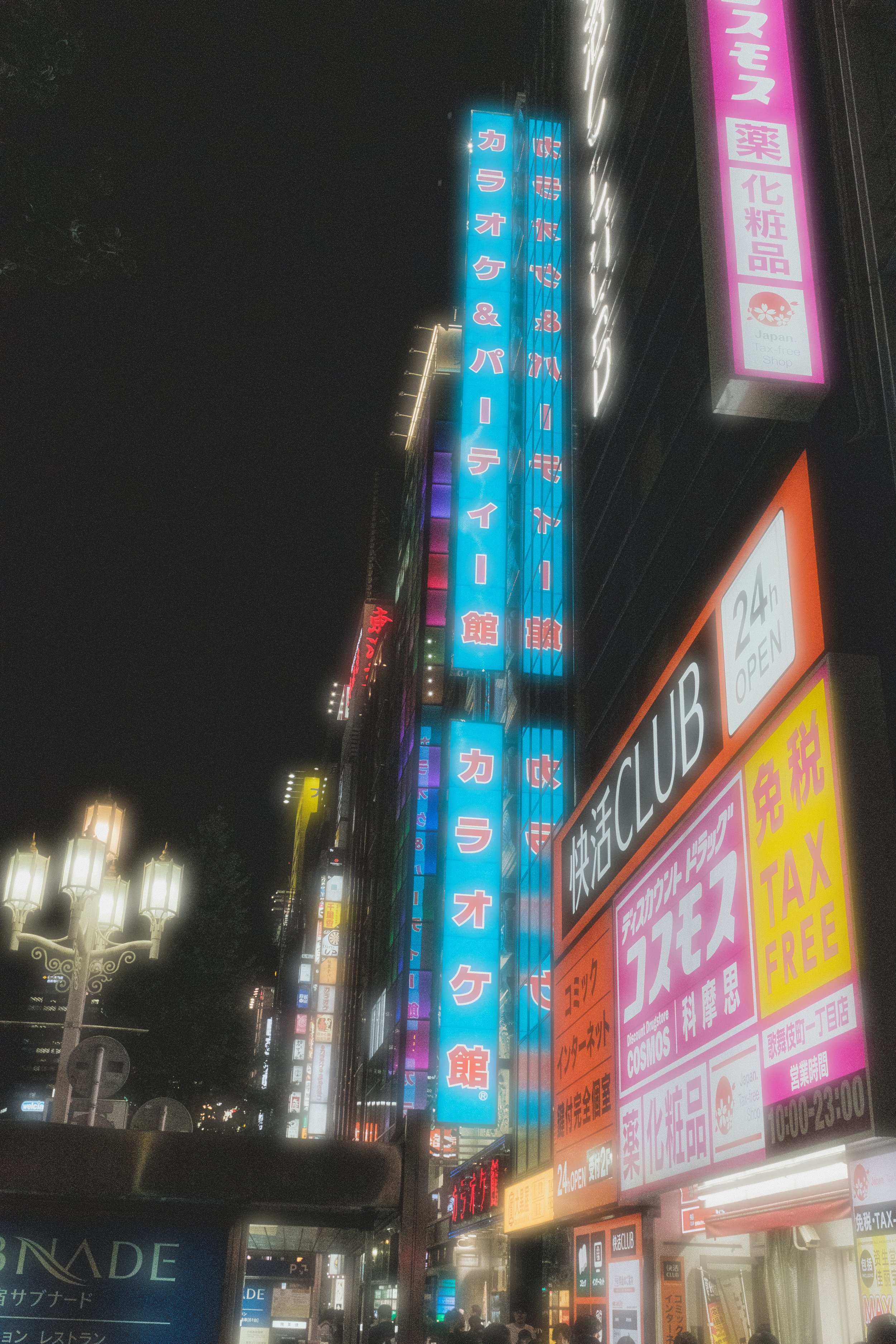 20241024_Japan 2024_x100F_Shinjuku Evening_22-Edit-4.jpg