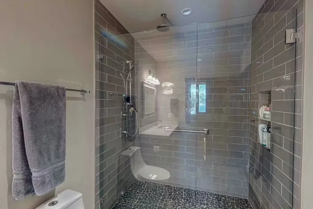 Upstairs right shower.jpeg