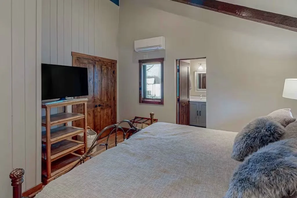 Upstairs right king bed.jpeg