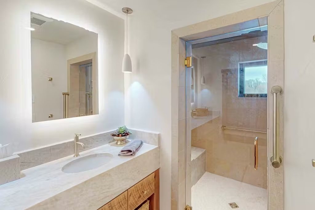 Downstairs king bath.jpeg