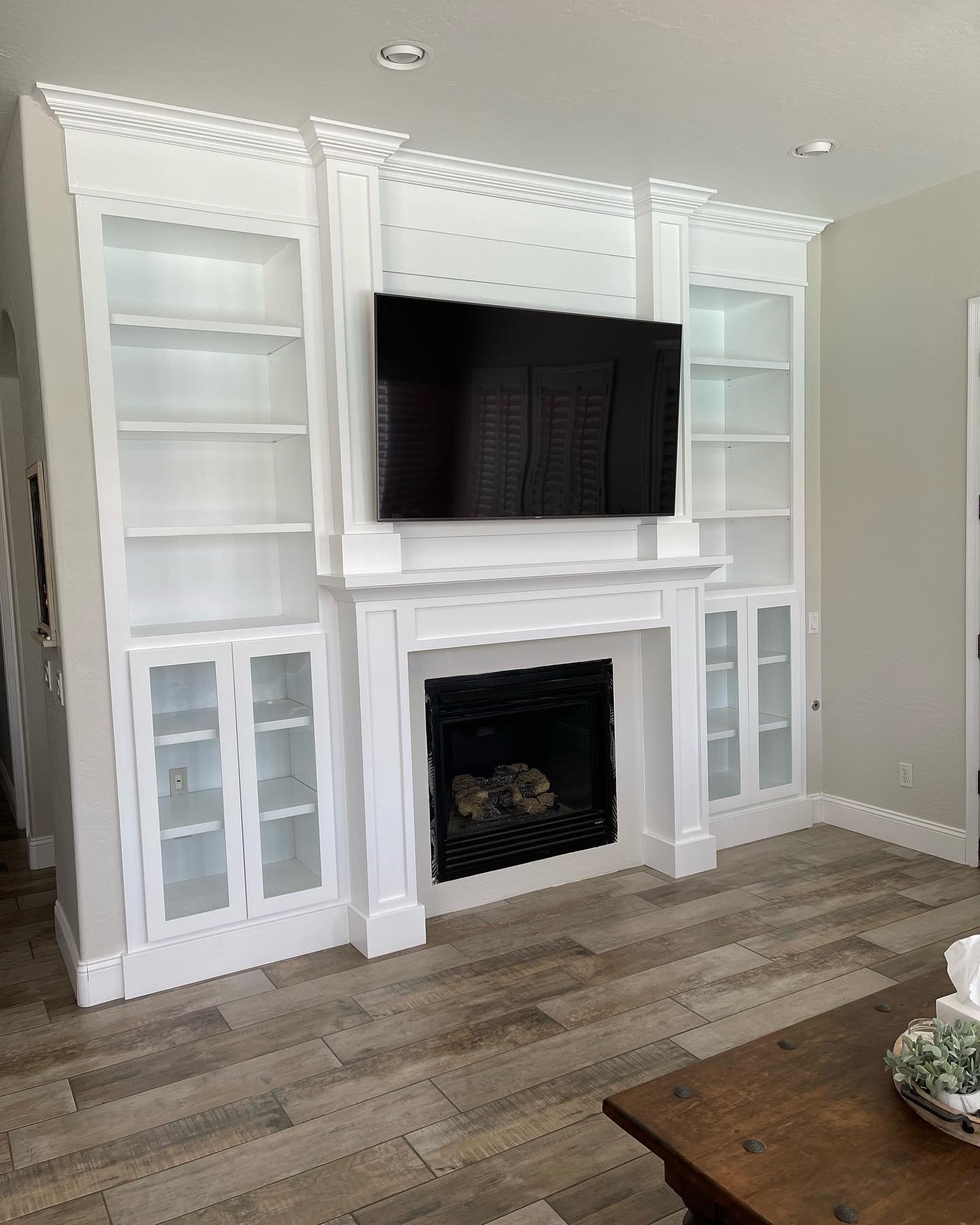 Recent build in its forever home! 
.
.
.
.
#letsmakestuff #shoptime #finefurnishing #finewoodwork #cabinetry #cabinetmaking #handmade #millwork #woodshop #workshop #buildersofig #kitchendecor #phoenix #arizona #maker #makersgonnamake #imadethis #pain